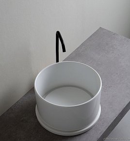White Ceramic Adagio, накладная круглая раковина Ø40x24,5h см, с накладкой, донным клапаном и керамическим кольцом Ø42 см, белый глянцевый